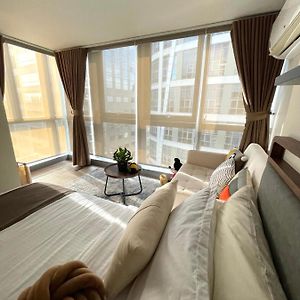 One-Bedroom Apartment City View